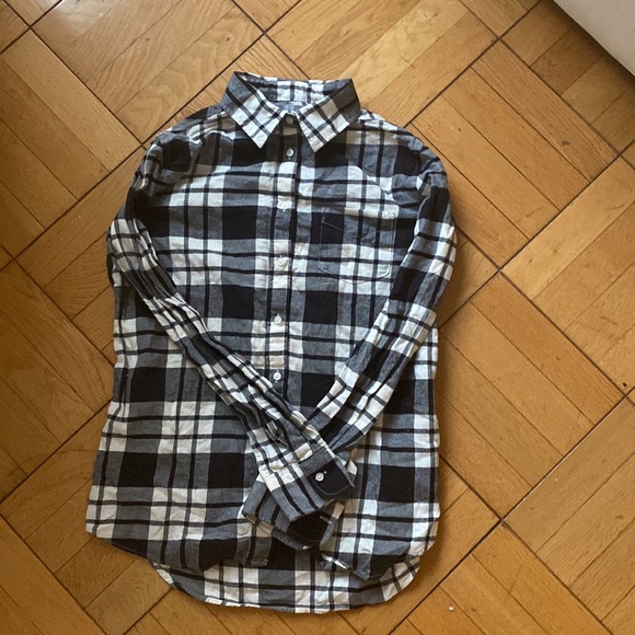 NWOT UNIQLO PATTERNED FLANNEL BUTTON DOWN - Picture 2 of 2